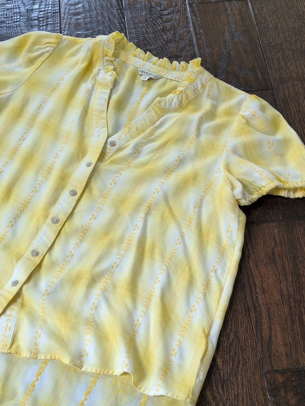 FRYE and CO I NWOT Yellow Plaid Ruffle V-Neck Button Front Short Sleeve Shirt, L